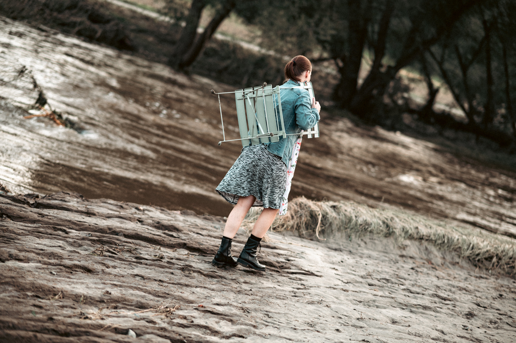 Claudia Fisecker-Heidegger von hinten,  photo by Sabine Mann, Aufbruch